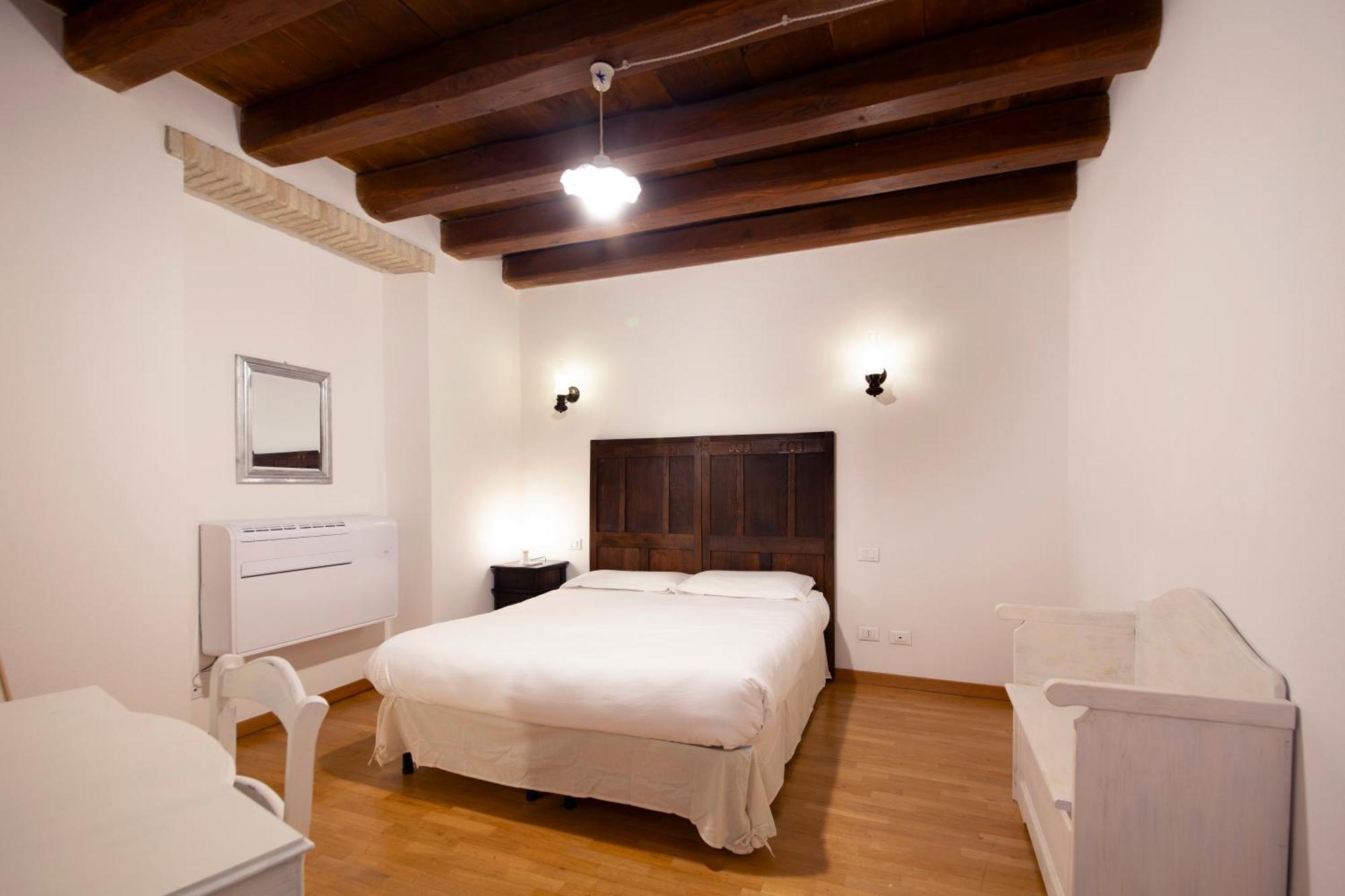 Suite Martini Al Castello Кальярі Екстер'єр фото